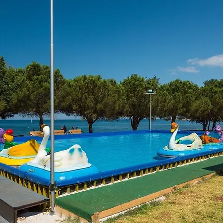 Happy Camp Mobile Homes In Park Umag Feriepark 4*