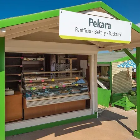 Üdülőpark Happy Camp Mobile Homes In Park Umag