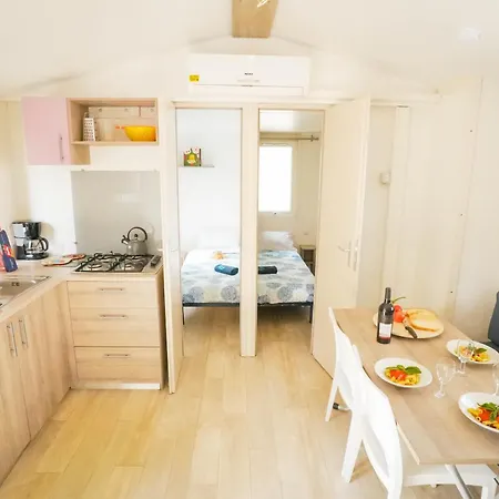 Happy Camp Mobile Homes In Park Umag 4* Karigador